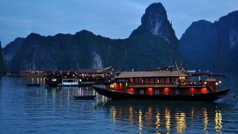 Ngoc Anh Hotel Ha Long Exterior photo